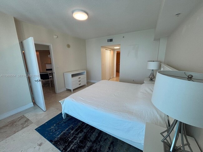 Building Photo - 16699 Collins Ave