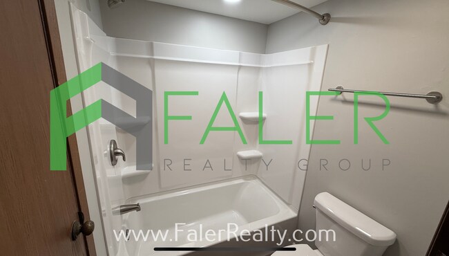 Building Photo - 5265-5303 Belle Isle Dr