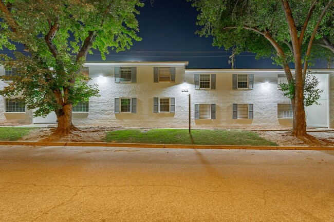 Building Photo - Charming 1-bedroom, 1-bath apartment locat...