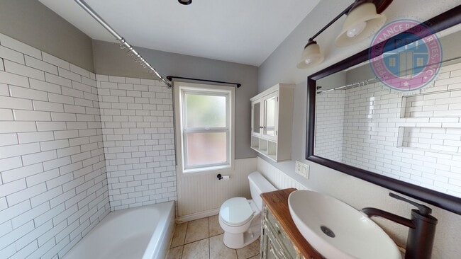 Building Photo - Adorable Canby Home, Cozy Gas Fireplace, Private Fenced Yard, Cat or Dog Friendly (2 max)