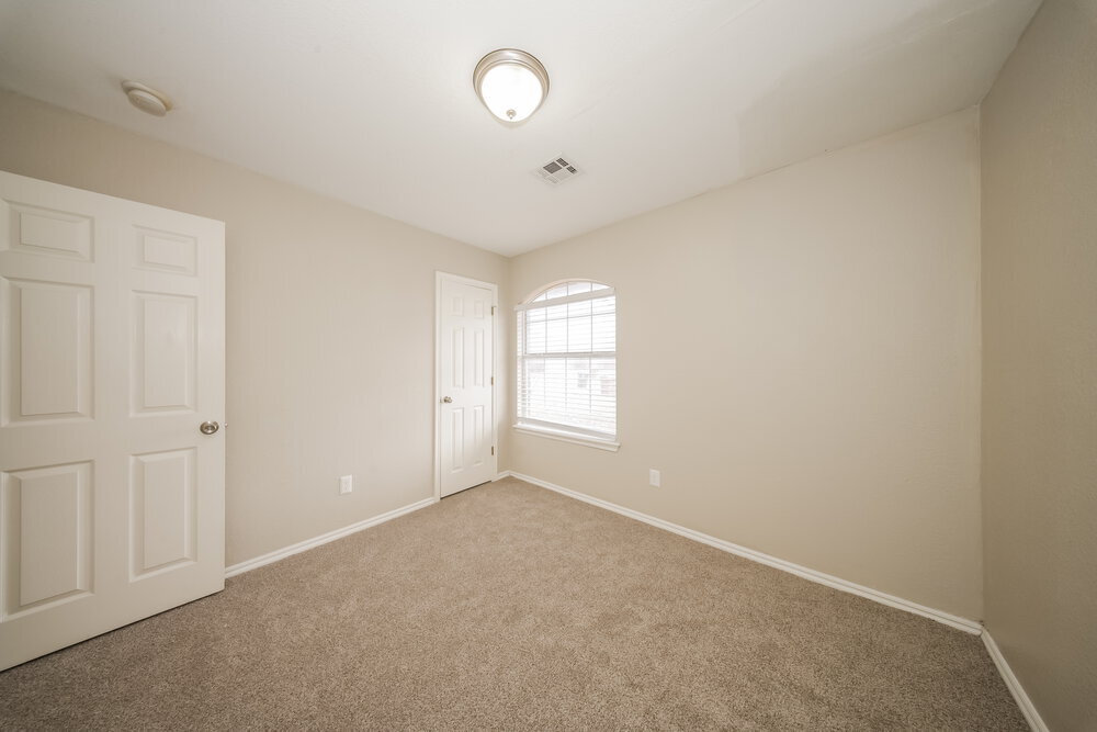 Building Photo - 1604 Hazelwood Dr