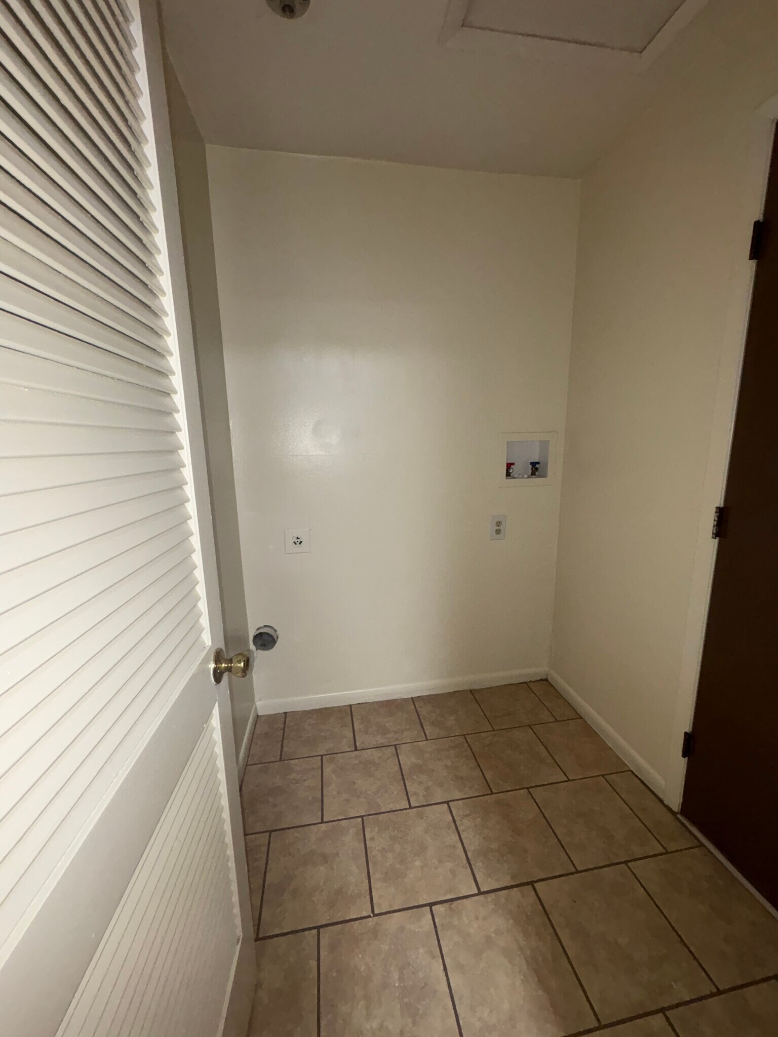 Laundry Room - 5317 Greencroft Dr