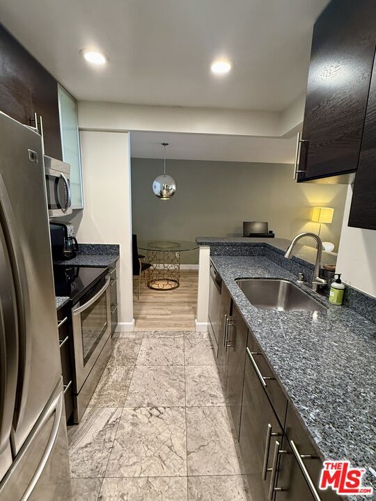 Building Photo - 8530 Holloway Dr