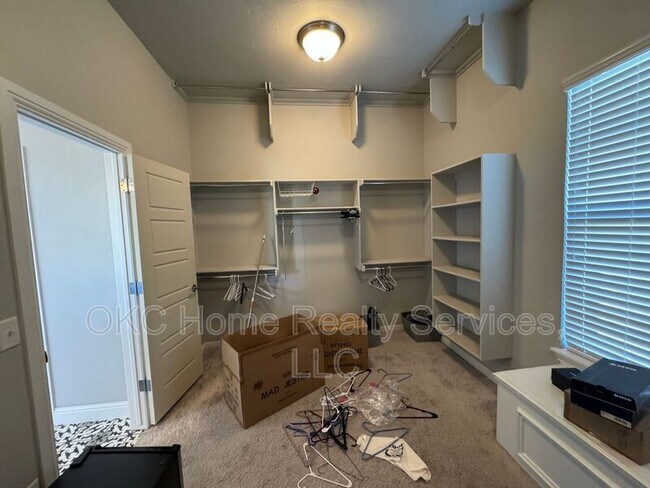 Building Photo - 5709 Asheville Wy