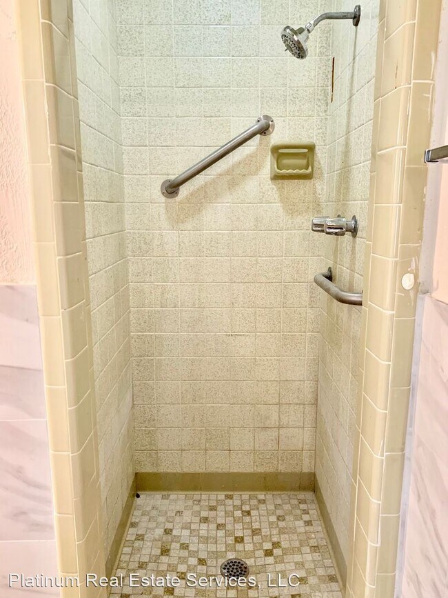 Building Photo - 3 br, 2 bath House - 5255 Astoria Dr.