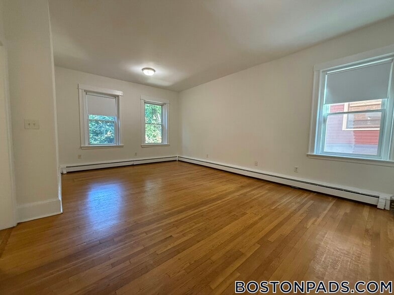 Building Photo - 17 Fairbanks St