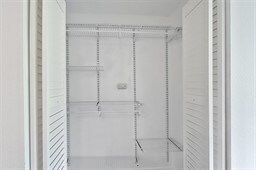 Building Photo - 2 Marigold Dr