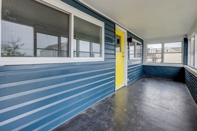 Building Photo - 2316 Cobden St