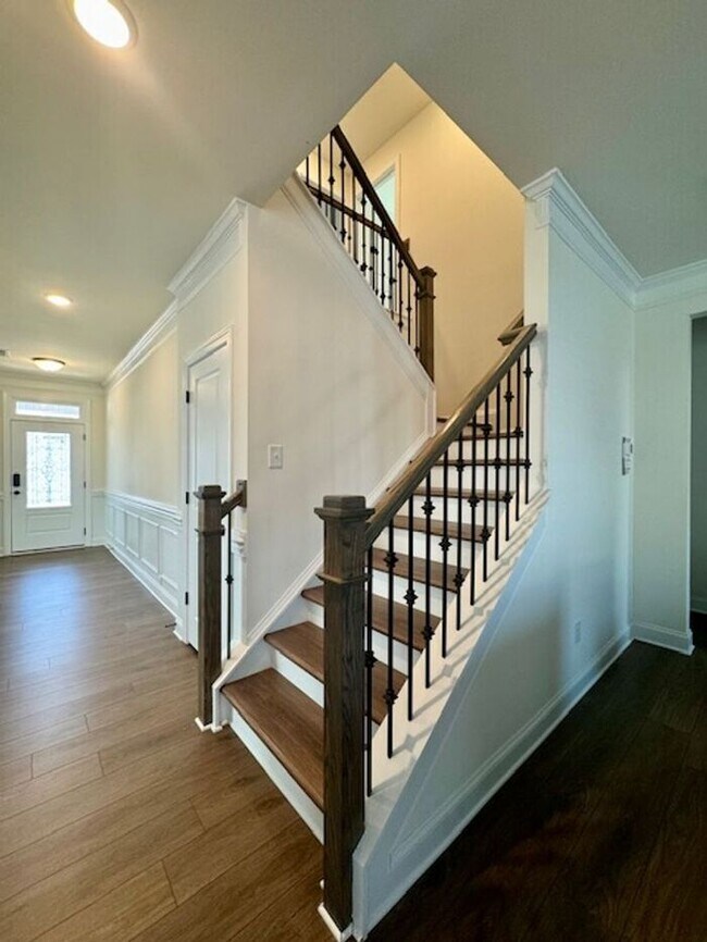 Building Photo - 5BR/4BA w/ Guest Suite + Loft in Hampton Woods