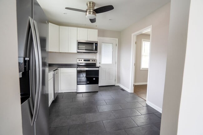 Building Photo - 3914 Creekside Dr