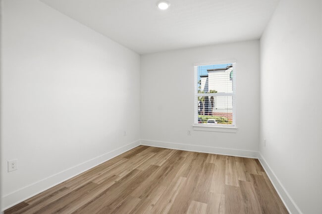 Building Photo - 105 Foxtail Wy