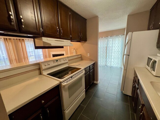 Building Photo - 805 Castalia Dr