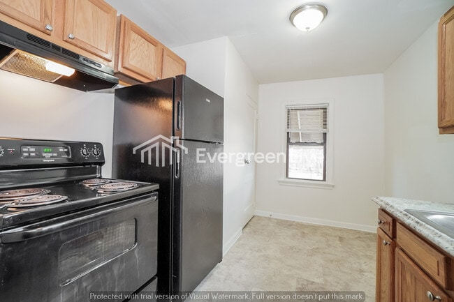 Building Photo - 2175 Delavan Dr