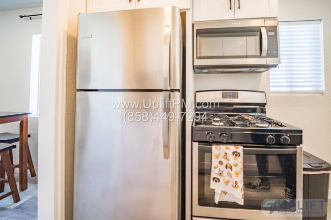 Building Photo - 4237 Swift Ave