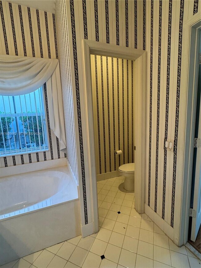 Building Photo - 815 Vista Meadows Dr