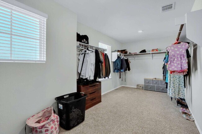 Building Photo - "Charming 4-Bedroom Retreat with Spacious ...