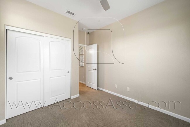Building Photo - Stunning  Two-Story 4 Bed/3 Bath Home in B...