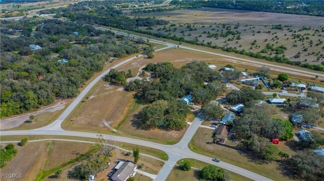 Building Photo - 4001 E Sunflower Cir