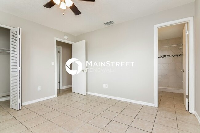 Building Photo - 4 Bedroom Pet-Friendly Home in Lakeland, FL with Main Street Renewal