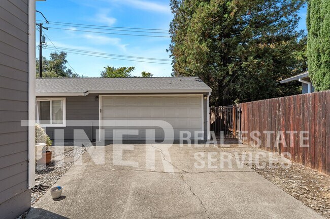 Building Photo - 650 Dittmar Way