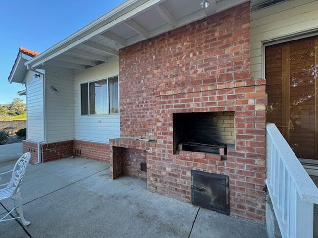 Building Photo - Charming spacious Evergreen farmhouse with large parking area