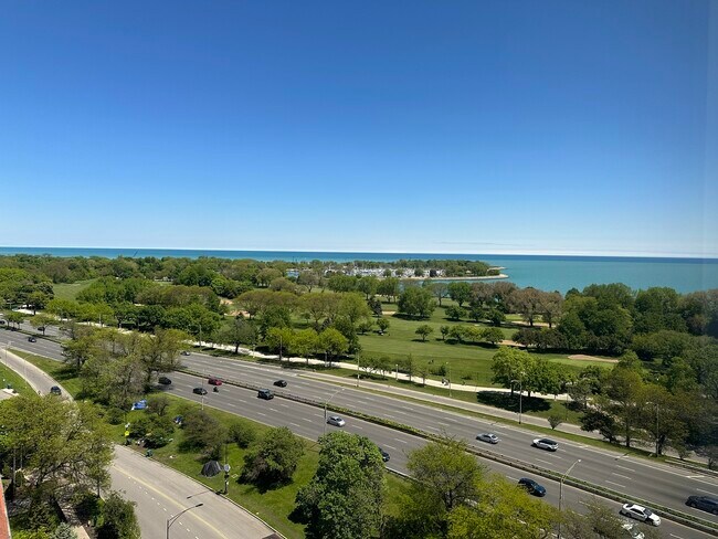 Building Photo - 3950 N Lake Shore Dr