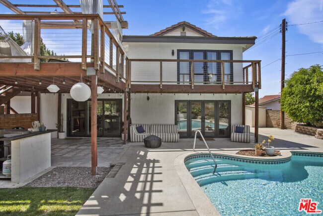 Building Photo - 4765 Round Top Dr