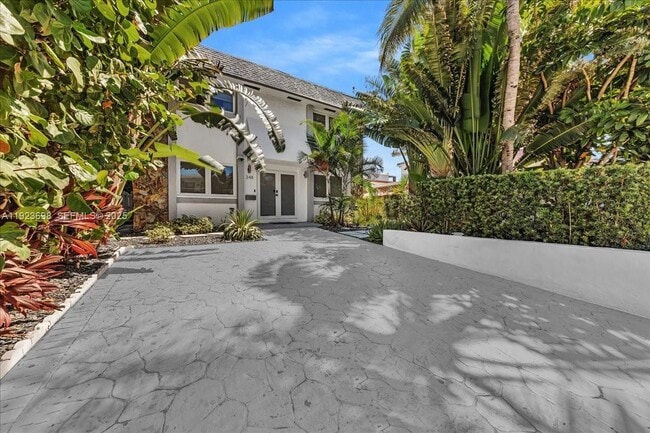 Building Photo - 348 Palm St