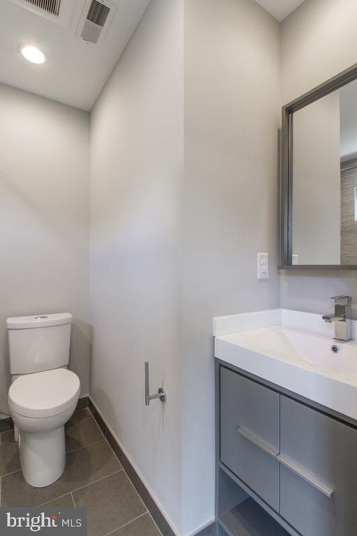 Building Photo - 712 S Sartain St