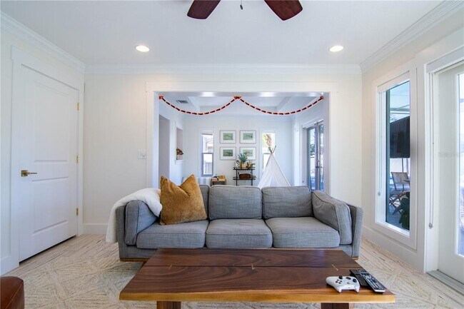 Building Photo - 600 43rd Ave NE