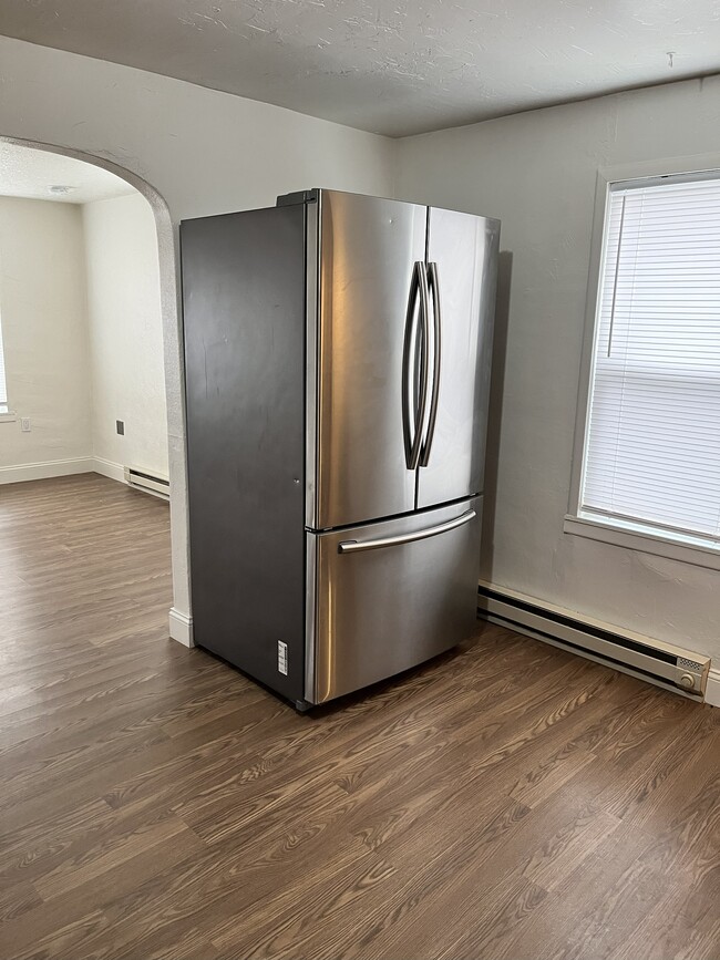 Building Photo - 919 Third St