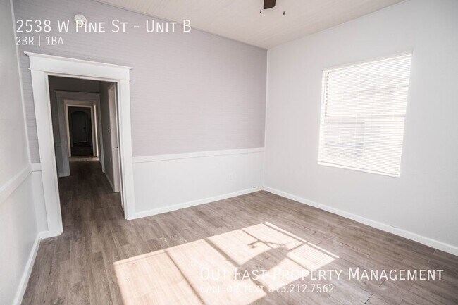 Building Photo - Freshly Renovated 2 Bedroom/1 Bath