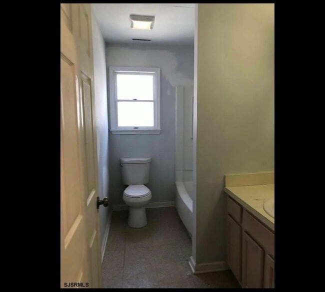 Building Photo - 325 N Ohio Ave