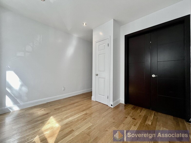 Building Photo - 109 W 105th St