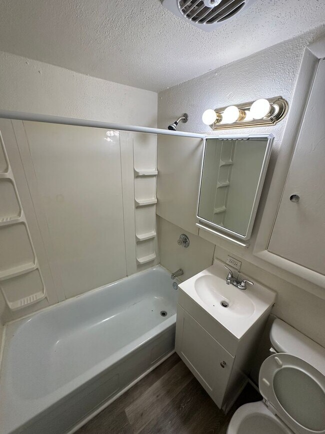 Building Photo - RD1118