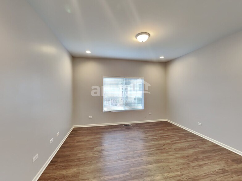 Building Photo - 148 Enclave C