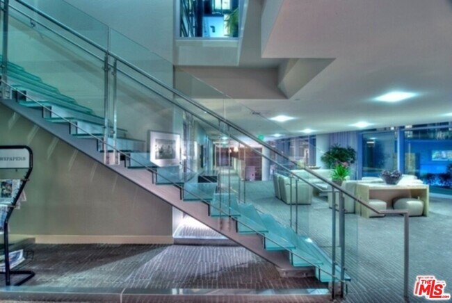 Building Photo - 13700 Marina Pointe Dr
