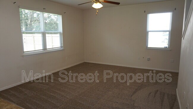 Building Photo - 2219 Waltham St