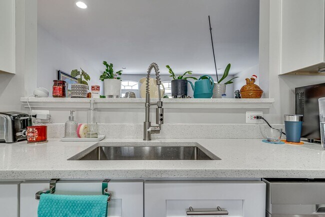 Building Photo - Belmont Bay Beauty! Three level two car ga...