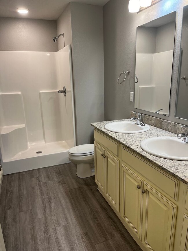 Building Photo - 3 bedroom Duplex