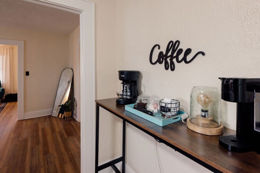 Building Photo - 217 Highland Ave