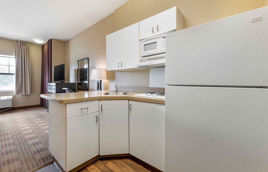 Building Photo - Furnished Studio-Chicago - O'Hare - North
