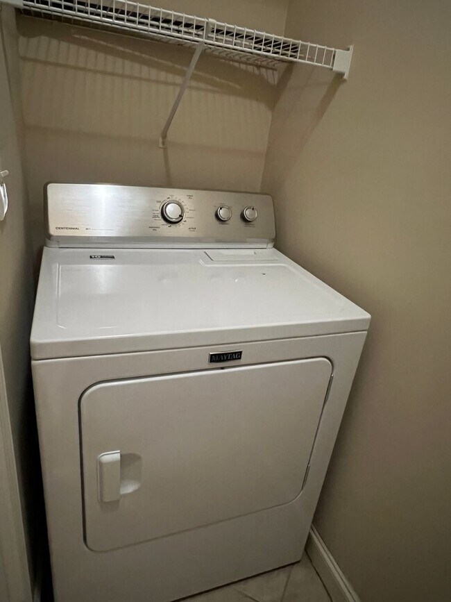 Building Photo - Upgraded First Floor Condo - Estate at Wes...