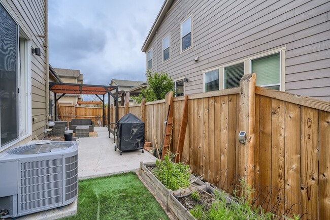 Building Photo - 3 Bed, 2.5 Bath,Beautiful Meridian Village...