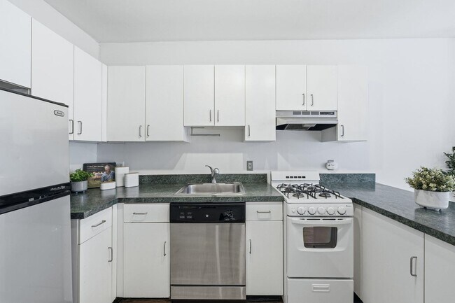 Building Photo - 509 Monroe St
