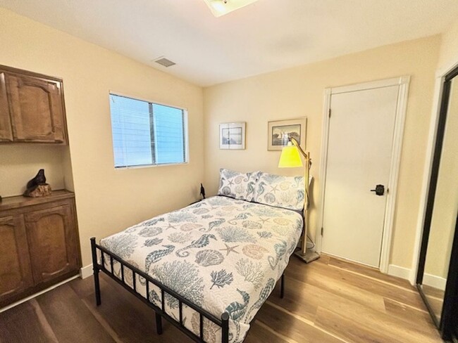 Building Photo - 3949 Ocean Dr