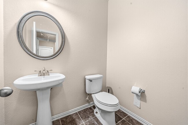 Building Photo - 2403 Summers Glen Ct