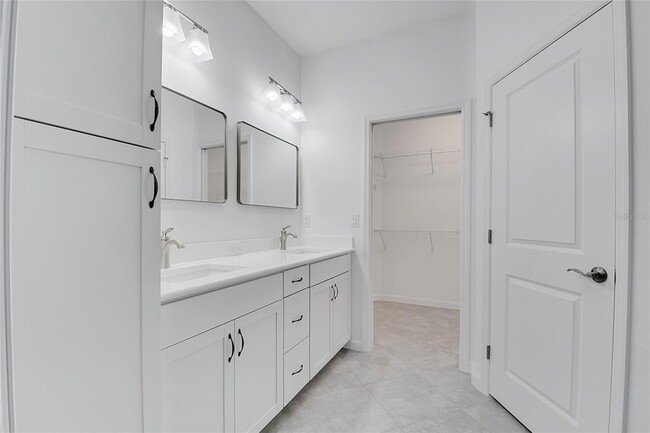 Building Photo - 215 Summertime Pl