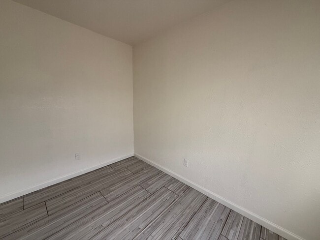 Building Photo - 2313 Manchester St