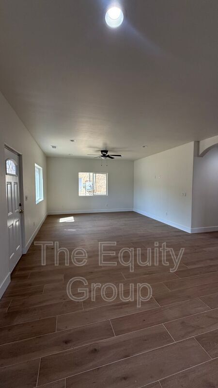 Building Photo - 440 N Westwood Ave